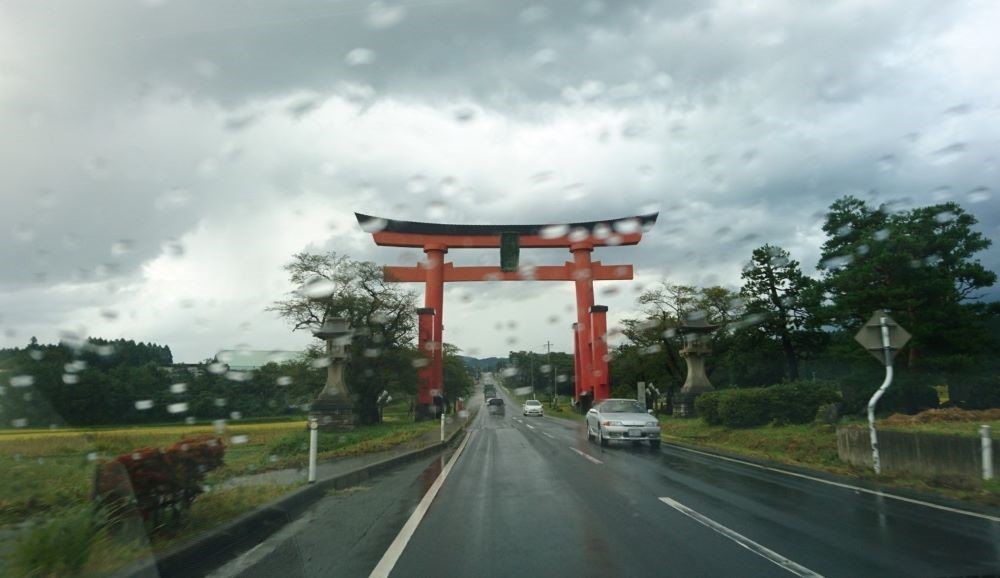 出羽三山神社 道路鳥居