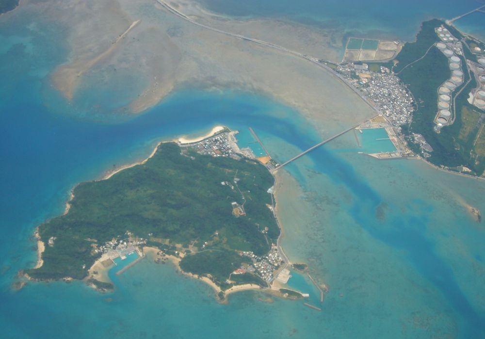 浜比嘉島上空写真