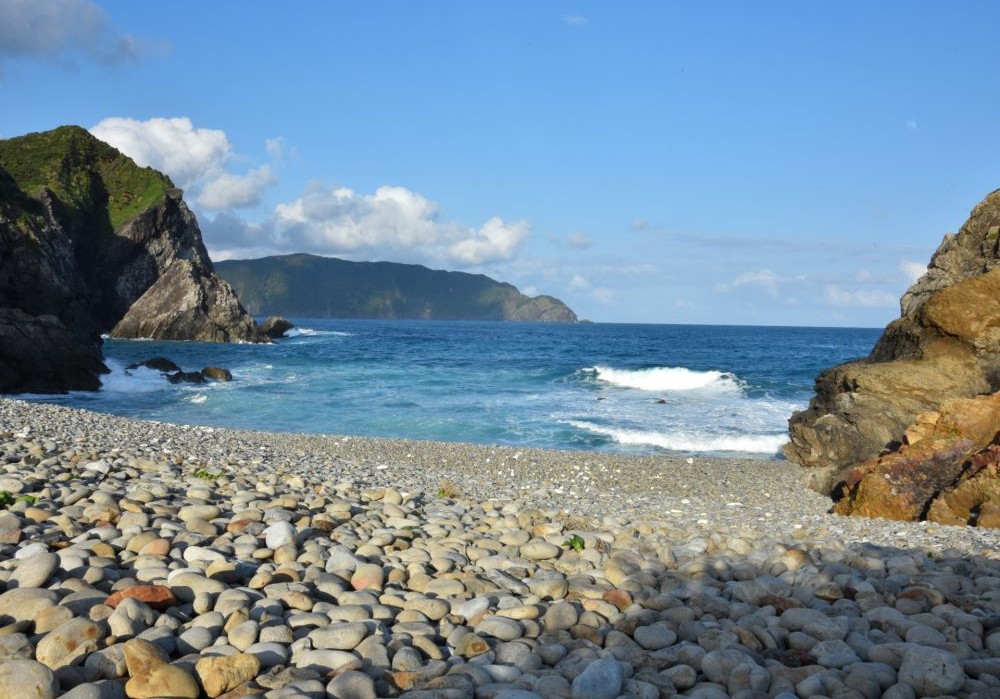 ホノホシ海岸 奄美ブルーの海と荒波