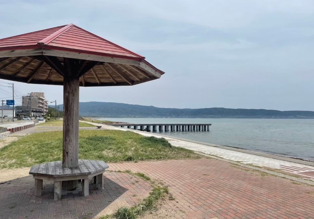 佐渡 あめやの桟橋 東屋