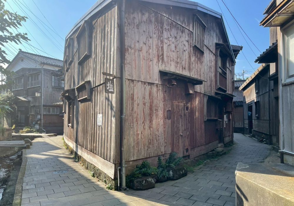 宿根木「三角屋」