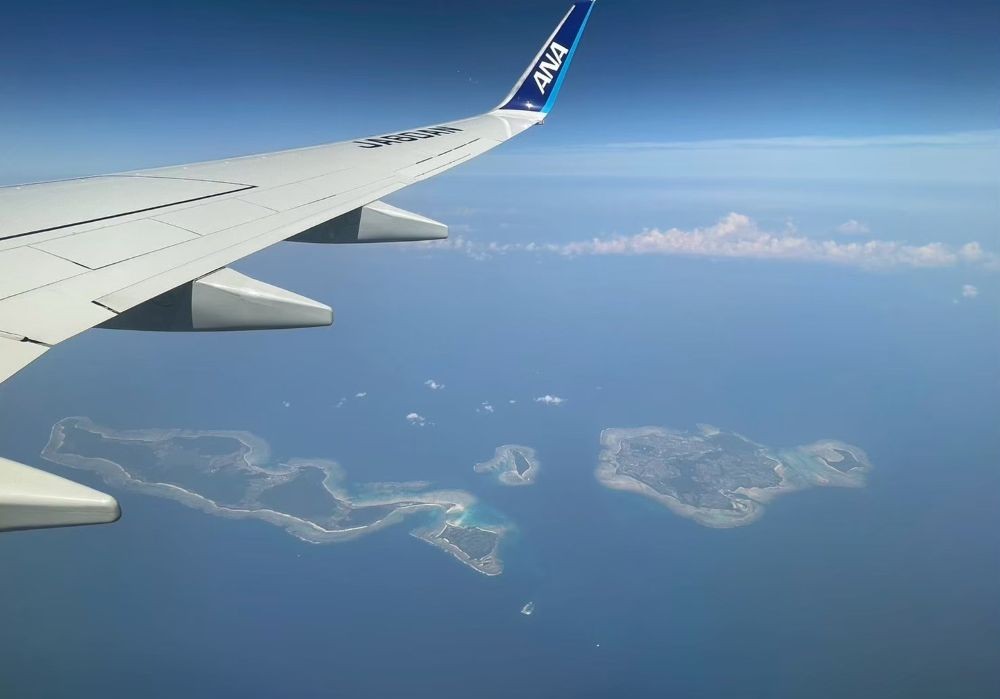 機内から望む伊平屋伊是名諸島