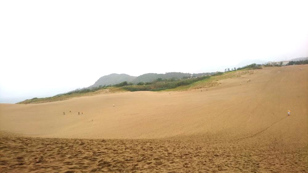 鳥取砂丘 小さく見える人
