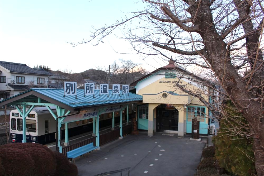 ノスタルジックな別所温泉駅舎