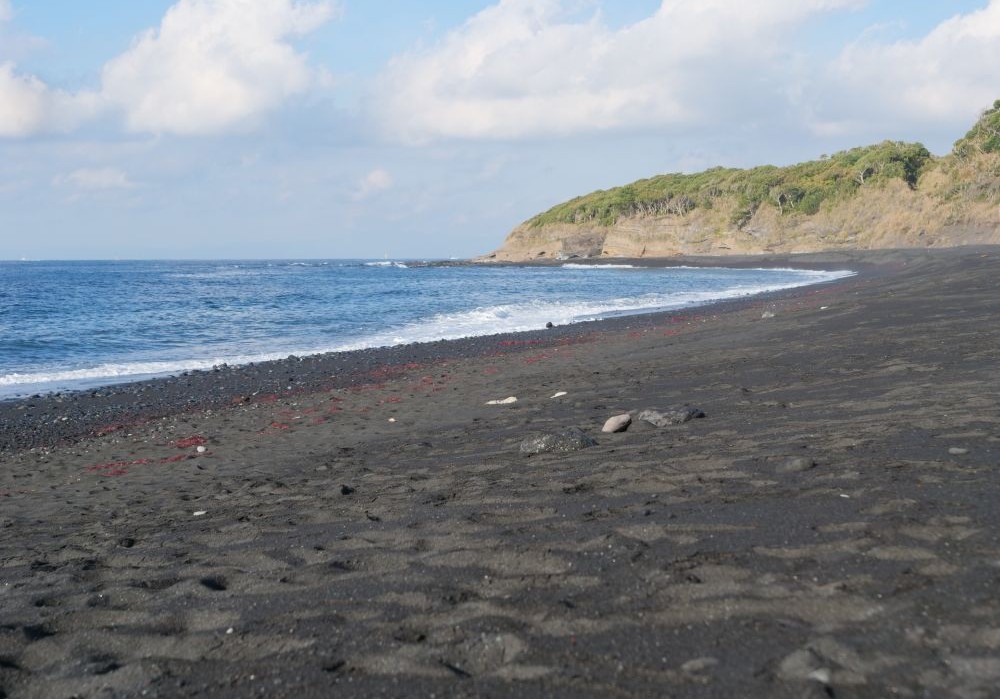 伊豆大島 砂の浜