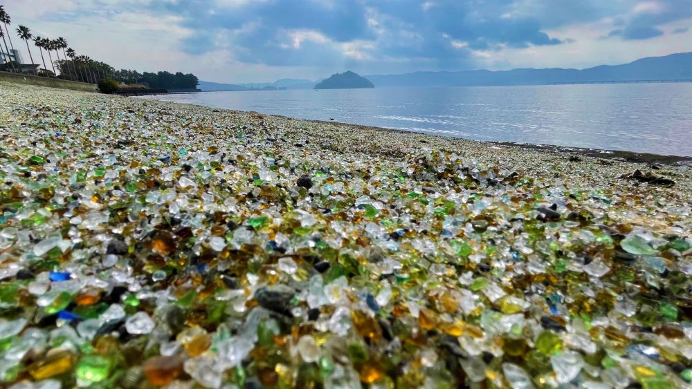 長崎県「ガラスの砂浜」