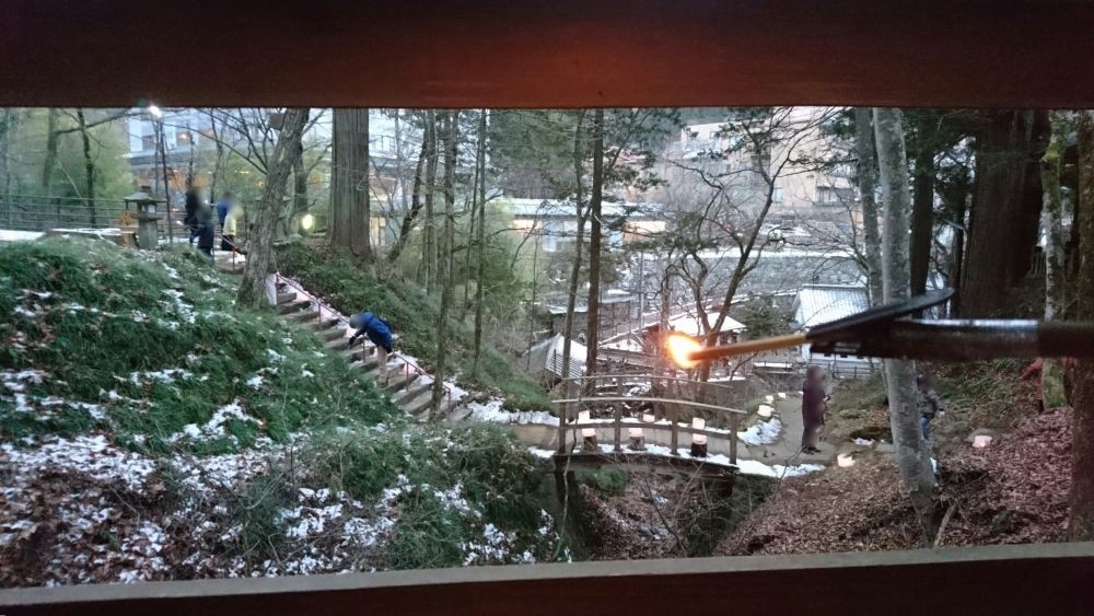 鹿教湯温泉 氷灯ろうの点灯体験