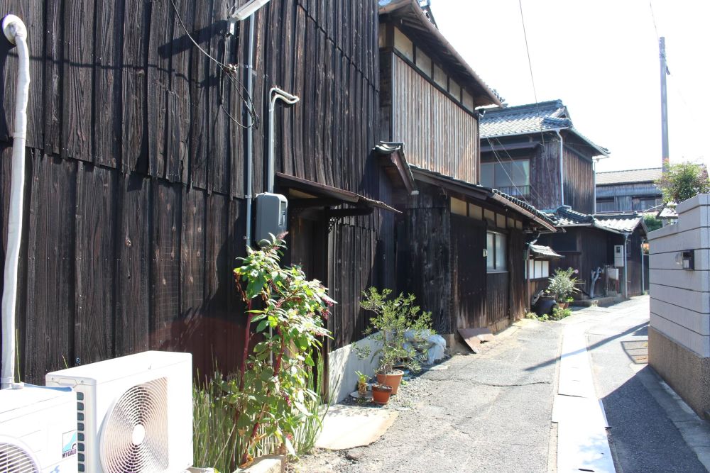 直島 古民家が並ぶ街並み
