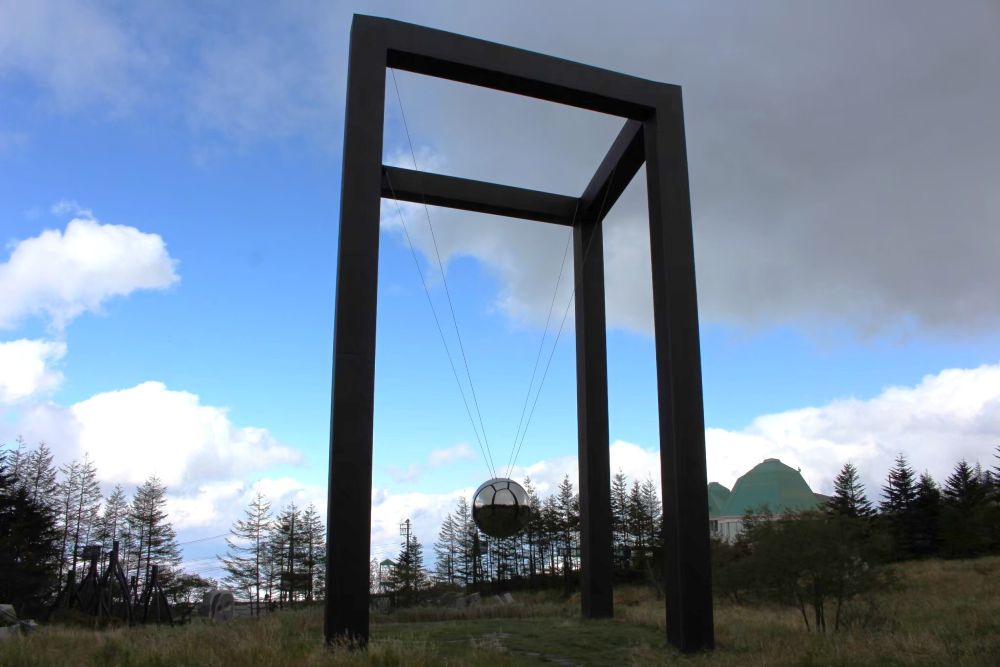 美ヶ原高原美術館『マイ・スカイ・ホール（天をのぞく箱）』