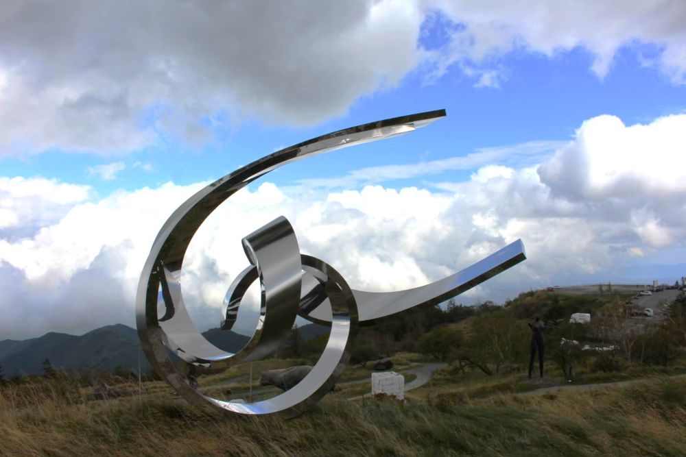 美ヶ原高原美術館『風のスイング』