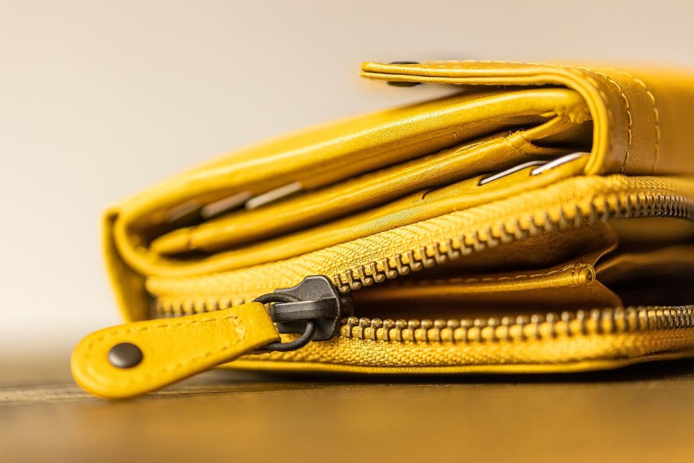 黄色い財布の写真