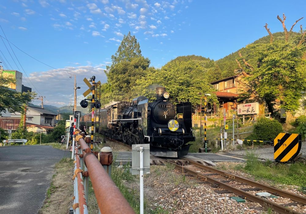 咲花駅に向かう「SLばんえつ物語」