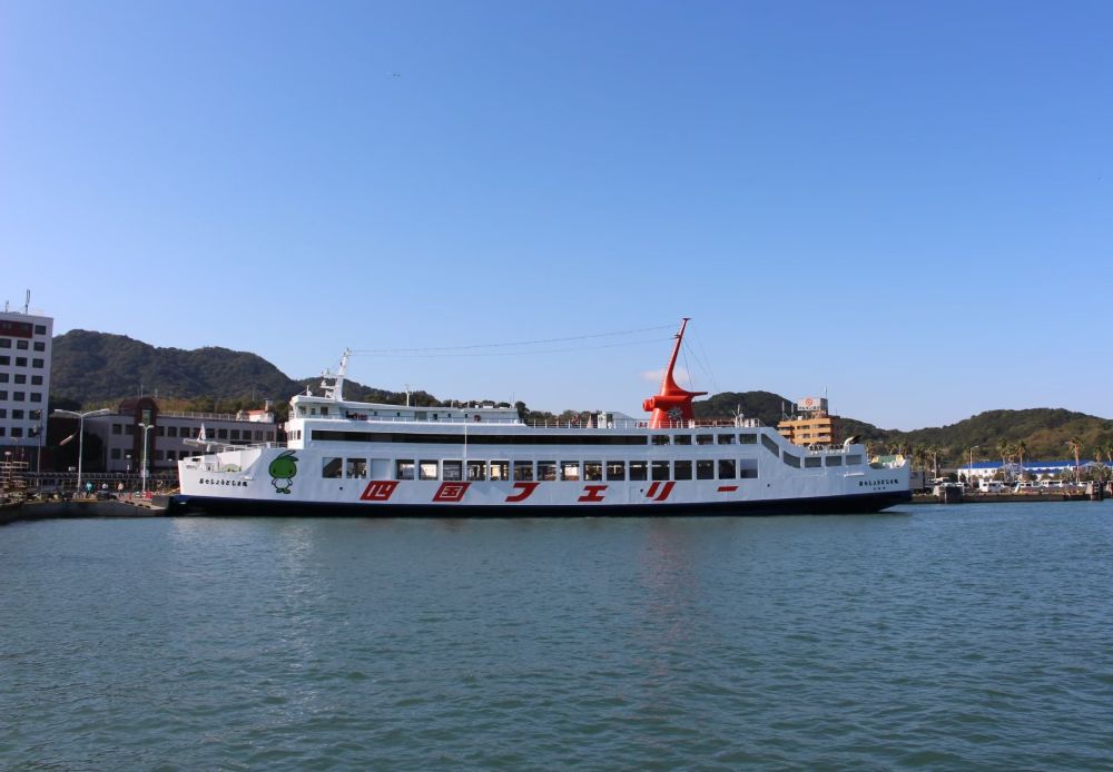 小豆島行きのフェリー