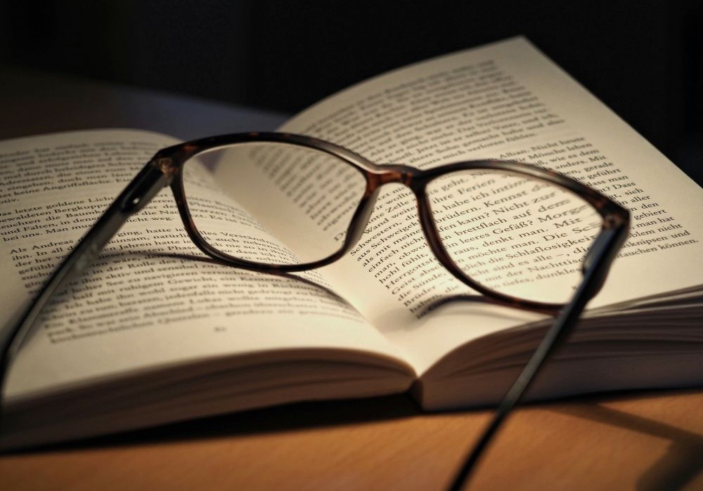 本と眼鏡