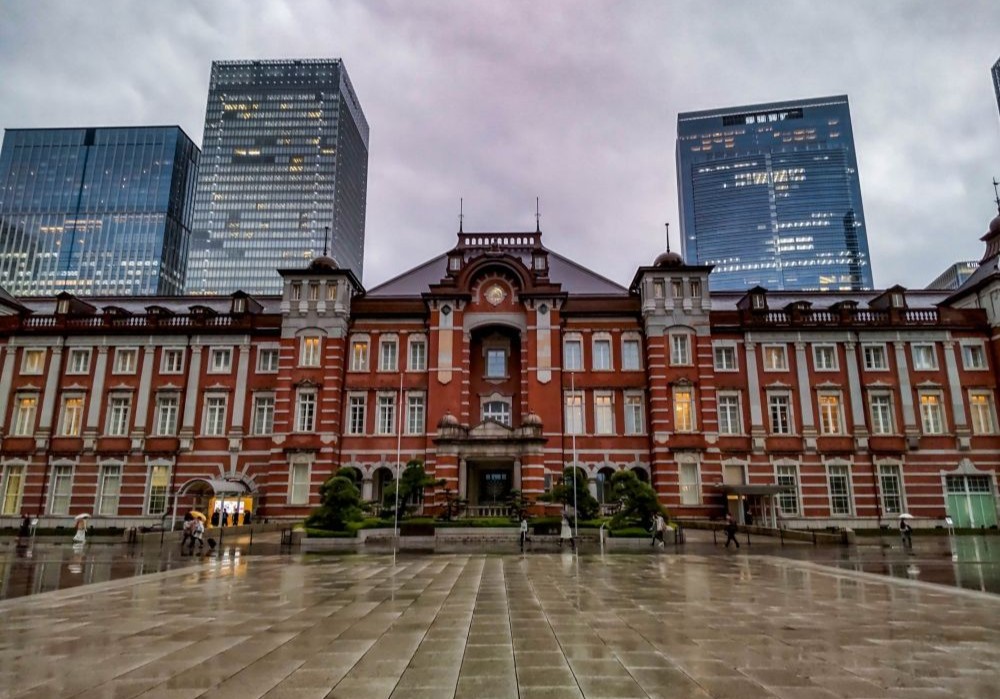 雨の日の東京駅