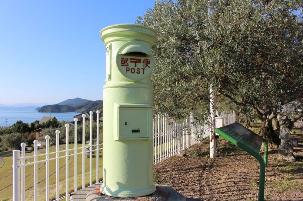 小豆島オリーブ公園 オリーブ色のポスト