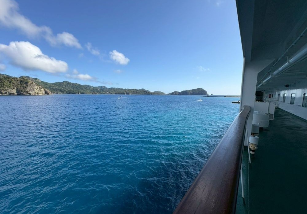 おがさわら丸から眺める父島