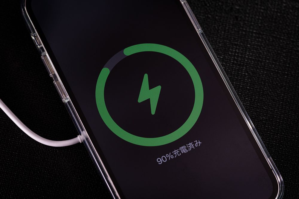 充電中のスマートフォン