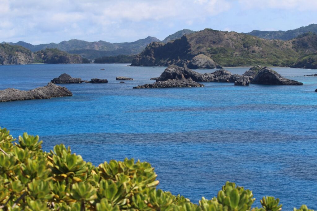 南島 沈水カルスト地形 まだらな海