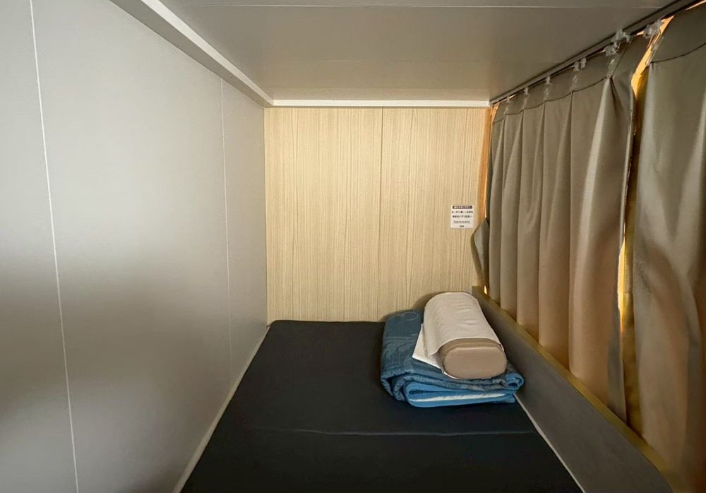 おがさわら丸 2等寝台 畳んだ寝具類