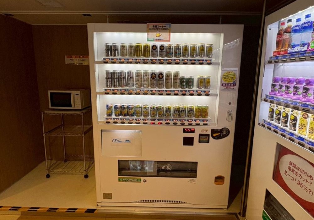 おがさわら丸　電子レンジとお酒の自販機
