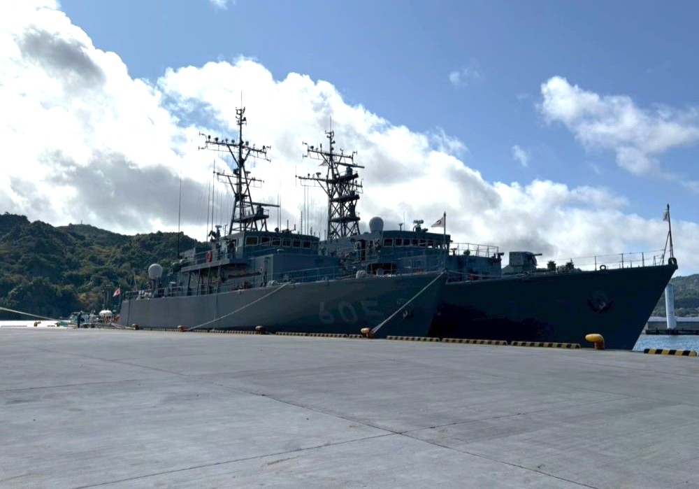 海上自衛隊 掃海艇「ちちじま」「のうみ」