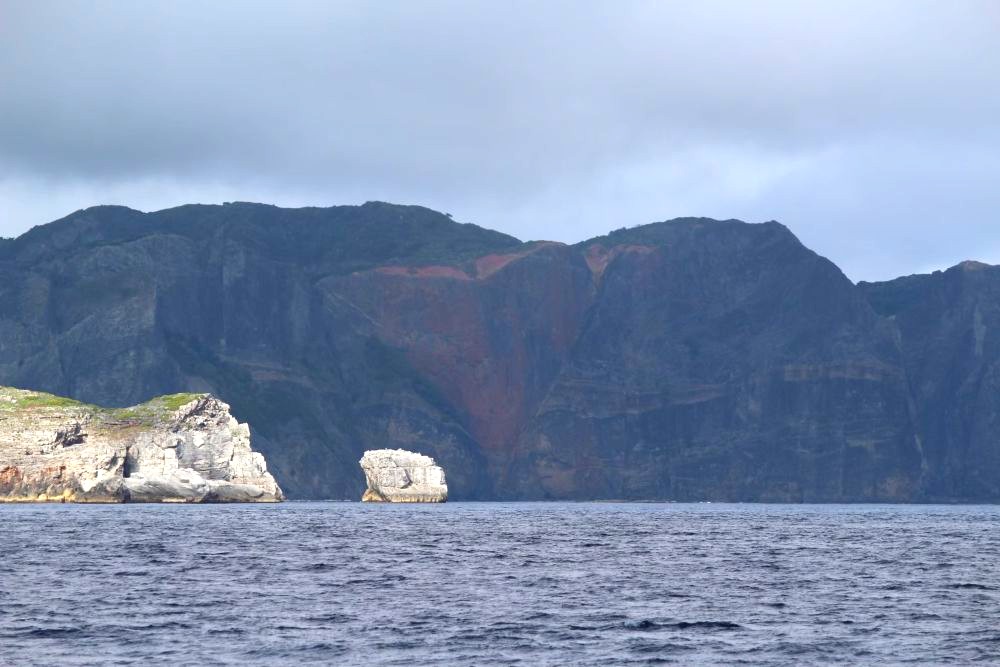 ハートロックとボニンブルーの海