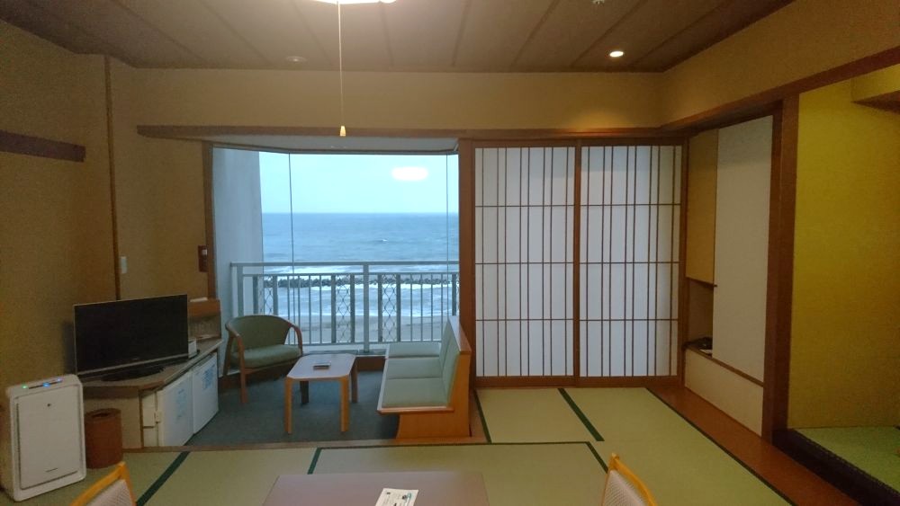 瀬波温泉 客室から望む日本海