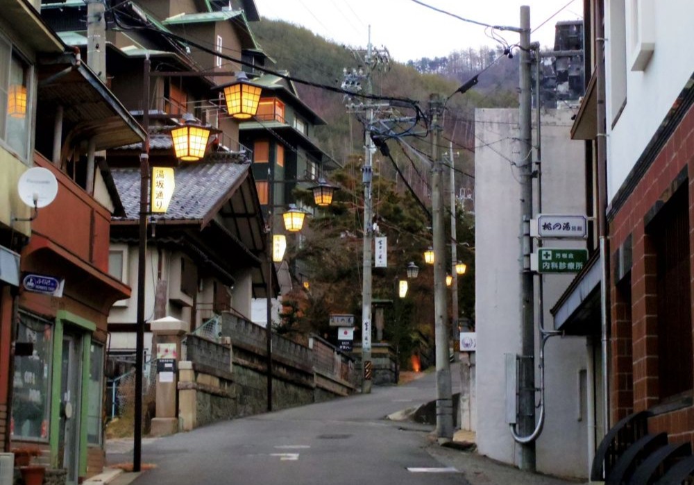 浅間温泉街